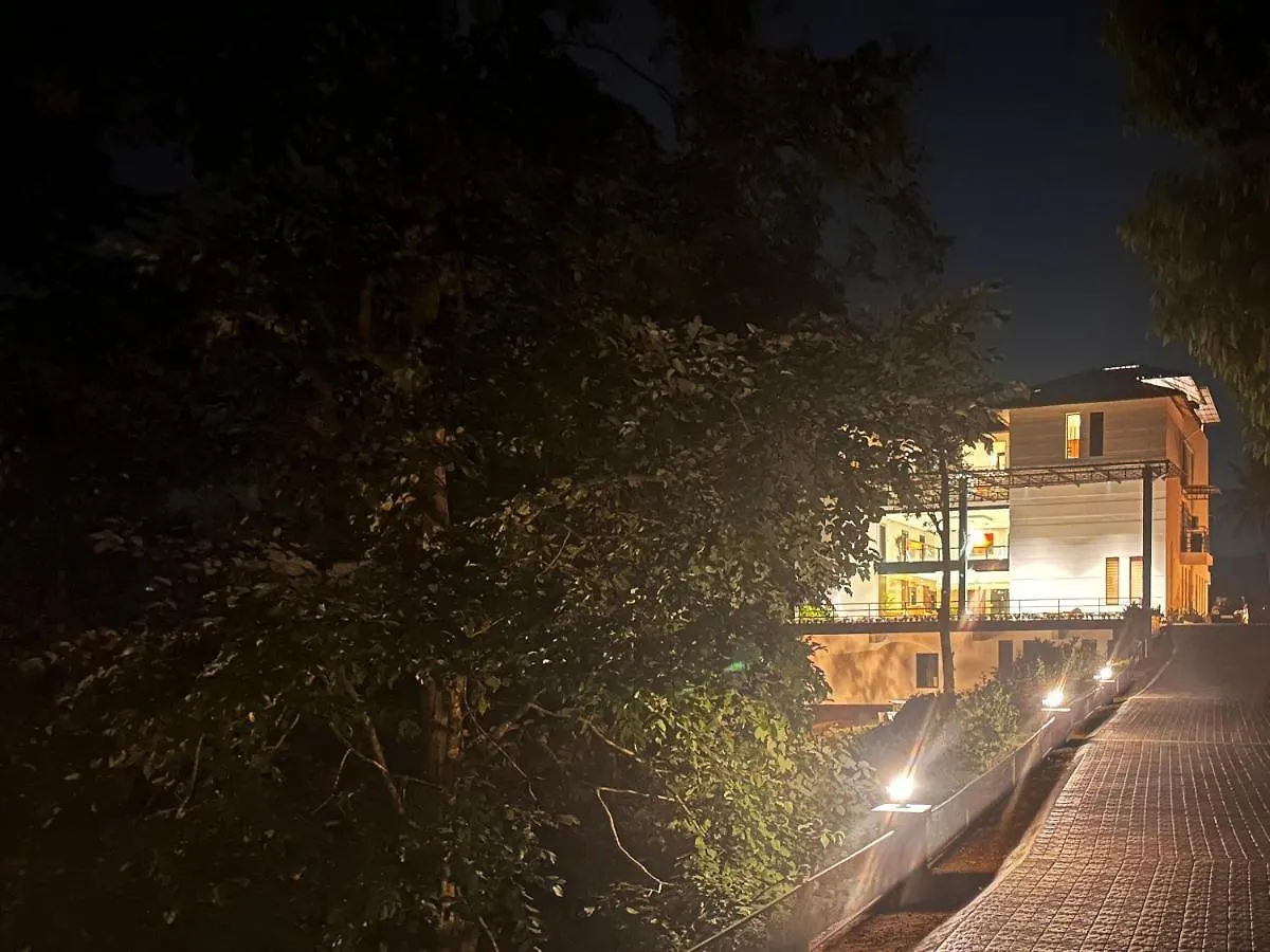 호텔 Viceroy Luxury Mountain Resort And Spa 무나르